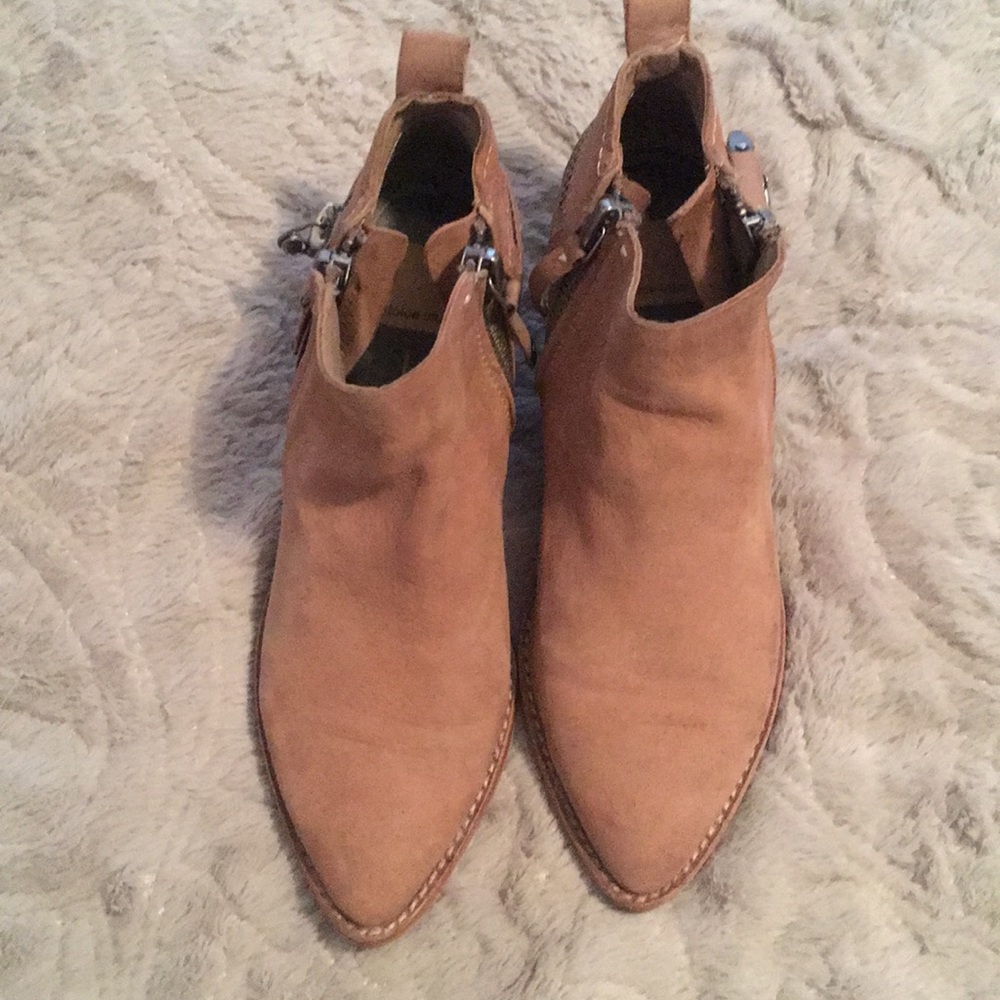 Dolce Vita Saylor Taupe Booties Sz 6.5 - Picture 2 of 3